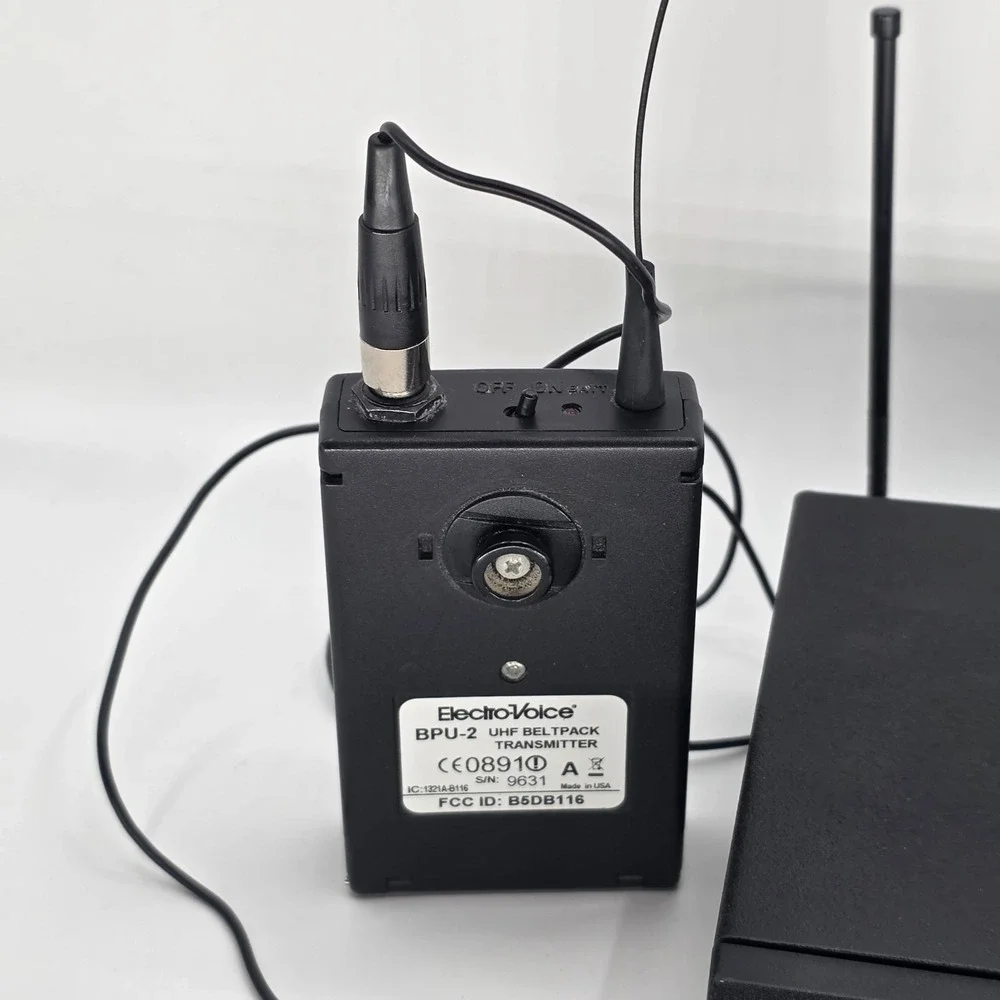 Electro-Voice RE-2 Wireless System Receiver With Clip Microphone Acessories Case